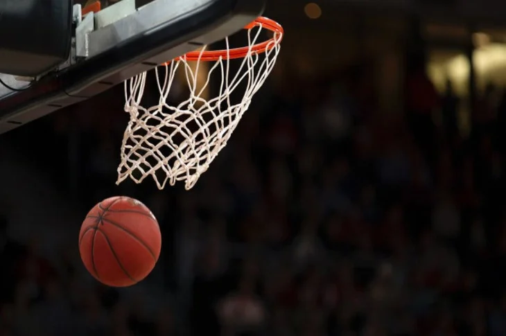 'Aulas de Basquetebol'; Treinos são oferecidos de forma gratuita para crianças, adolescentes e adultos em Venceslau; Novidade agora também é a adesão do público adulto feminino!