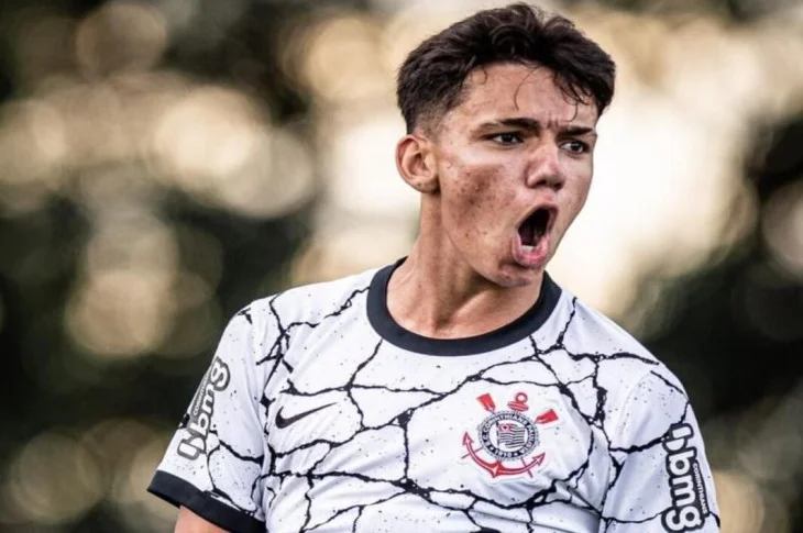 'Contrato Profissional'; Jovem Venceslauense destaque nos gramados pelo Sub-17, assina com o Corinthians!