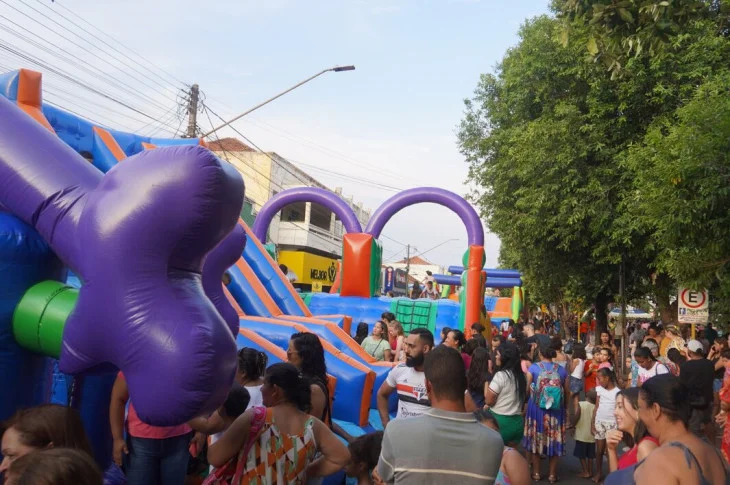 'Dia das Crianças'; Evento infantil realizado no centro de Venceslau, registrou um bom público que pode participar de diversas atividades com brinquedos infláveis, além da exibição de filme; Confira os próximos eventos!