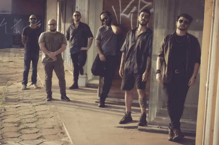 'Dos Trópicos às Misteriosas Fossas Abissais'; Com influências do rock, MPB e da música regional brasileira, banda 