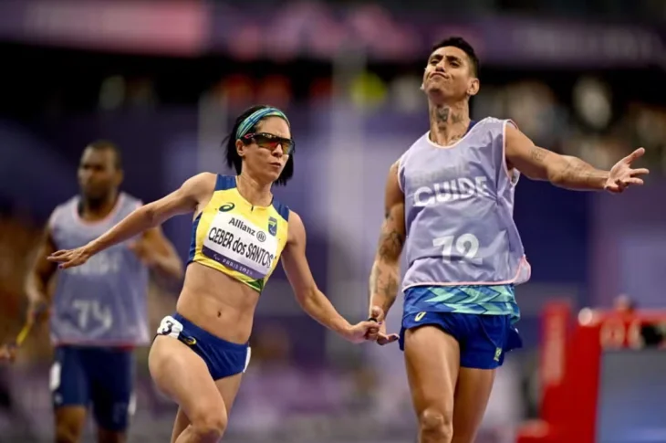 'É Ouro'; Velocista prudentina fatura o ouro nos 100m, após quebra de recorde mundial, e agora vai em busca de medalha nos 200m nas Paralimpíadas; Semi acontece no sábado!