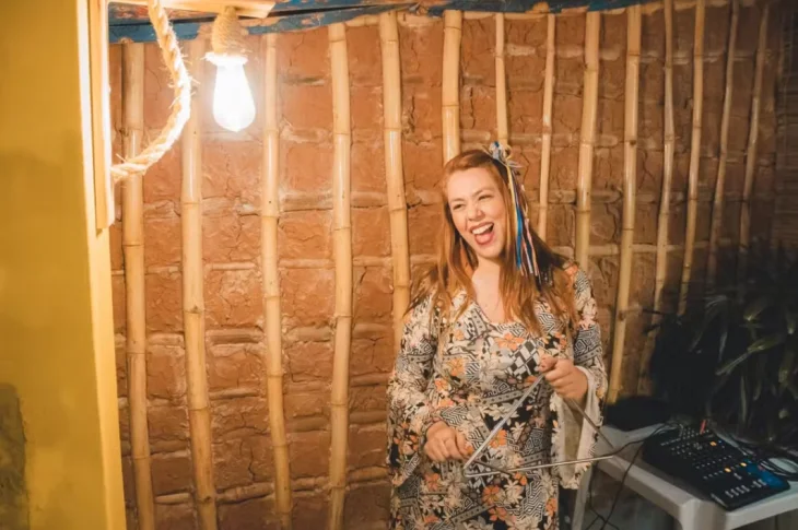 'Forró da Dri'; Com um repertório dançante, repleto de clássicos do forró, cantora prudentina Adriana Cavalcanti realiza show hoje no Sesc Thermas Prudente; À partir das 20h30, com entrada gratuita!
