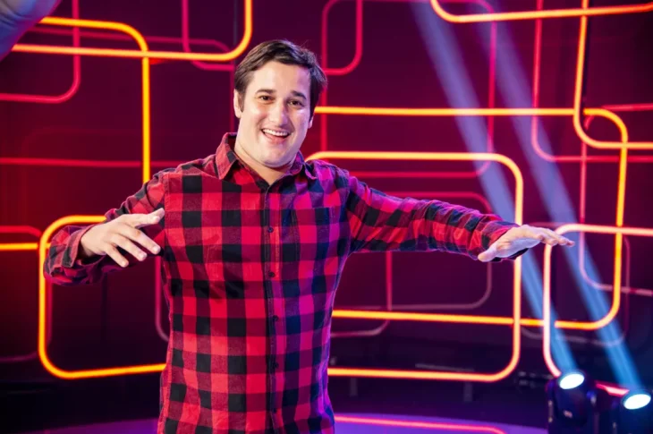 'Humor Solidário'; Parceria entre Intell Solar e Uau Presentes! trás humorista Filipe Pontes em ação solidária na noite de hoje, no Anfiteatro em Venceslau; Sessão 21h!