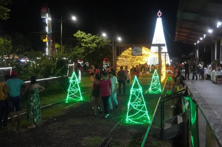 'Magia do Natal'; O Centro Histórico de Venceslau além da Vila Natal tem como destaque, sua tradicional decoração Natalina com o túnel iluminado, além da novidade que é a grande Árvore de Luzes Brancas!
