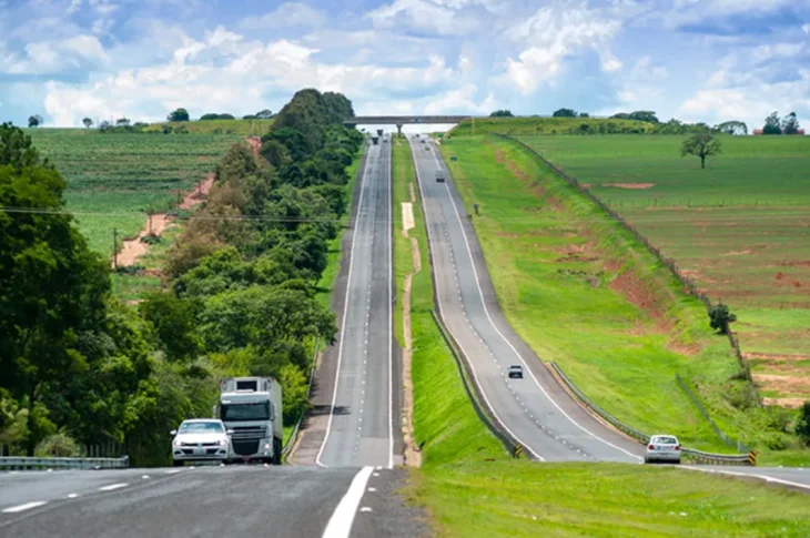 'Pare e Siga'; Manutenção na rede de energia elétrica altera tráfego a partir desta segunda-feira, na Rodovia Raposo Tavares em Epitácio; Previsão de término na próxima sexta-feira!