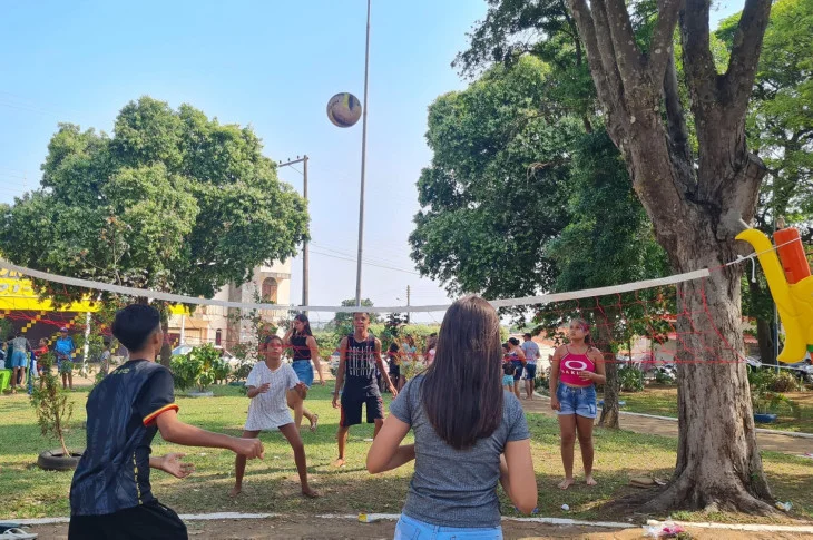 'Resumo de Eventos'; Tarde Brincante foi realizada, em comemoração ao último dia das crianças, atividades recreativas e distribuição de doces marcaram o entretenimento; Confira Fotos!