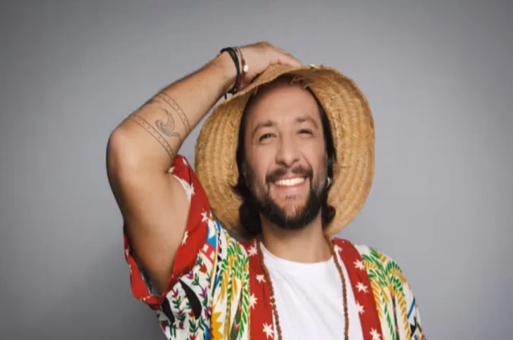 'Rodrigo Régis'; Cantor apresenta o show 'Brasilidades' com sucessos da MPB em instantes, no Sesc Thermas Prudente; A partir das 16h com entrada gratuita!