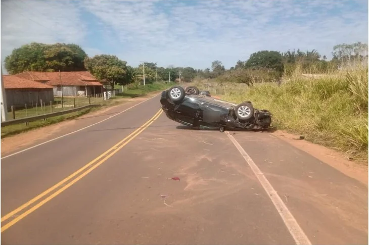 'Sem Feridos'; Após perder controle, motorista capota veículo na Estrada Aymoré, em Venceslau!