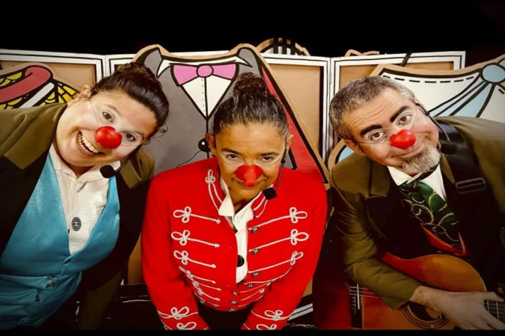 'Sorri...Dente!'; Com música, manipulação de bonecos e uma narrativa divertida, espetáculo infantil de palhaçaria com a 