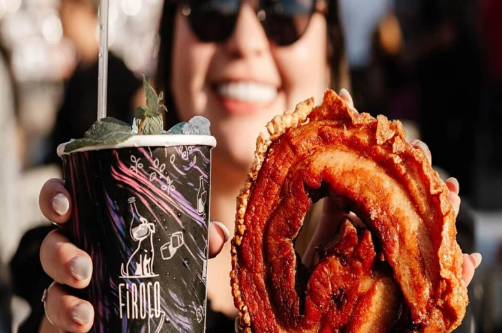 'Torresmofest 2024'; Teve início mais uma edição do evento no Prudenshopping, são quatro dias de culinária diversificada e shows gratuitos, atração da noite de hoje é o tributo aos Mamonas Assassinas; Até às 22h!