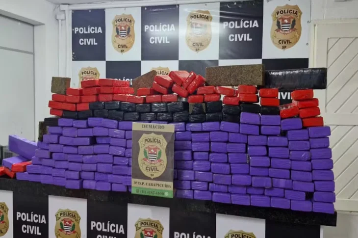 'Tráfico de Drogas'; Após fugir de abordagem policial, motorista abandona carro com 200kg de maconha em Venceslau!