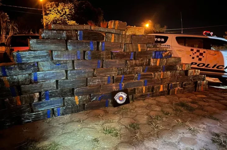 'Tráfico de Drogas';  Polícia Militar Rodoviária apreende, 1,5 tonelada de maconha após perseguição a furgão, em rodovia de Pirapozinho!
