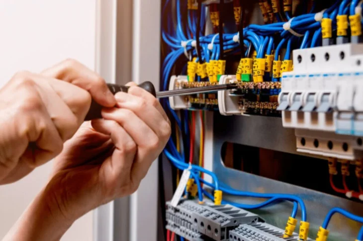 'Vagas de Emprego'; Cinco oportunidades divulgadas pelo PAT em Venceslau, são para a função de eletricista!