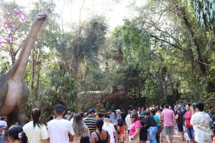 'Vale dos Dinossauros'; Com réplicas de diversas espécies, espaço reabre para visitação em horário especial de final de ano em Epitácio; Aberto ao público até 31 de dezembro!