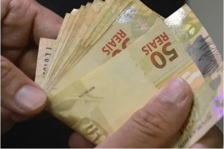 Abono salarial de até R$ 1.302 começa a ser pago no dia 15; Veja quem tem direito