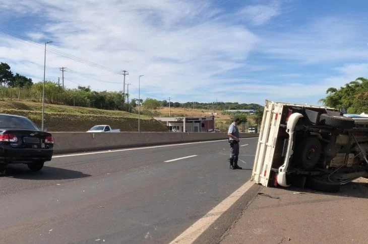 Acidente envolve cinco veículos e deixa três pessoas feridas na Rodovia Raposo Tavares