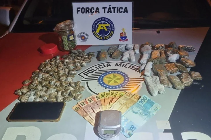 Adolescente de 15 anos confessa tráfico de droga e é apreendido com quase 800 gramas de maconha 