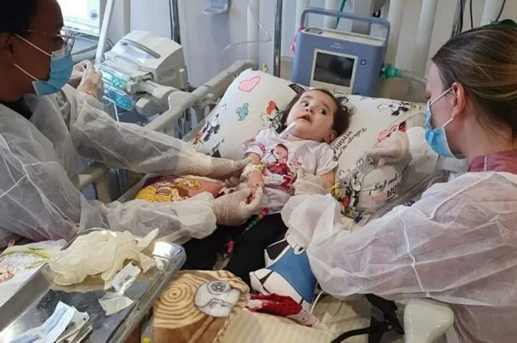 Após batalha judicial, bebê diagnosticada com doença rara em Presidente Prudente recebe dose do remédio considerado o ‘mais caro do mundo’