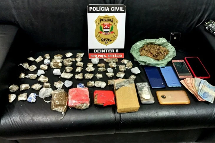 Após denúncia, rapaz tenta fugir pela janela de residência, mas acaba preso por tráfico de droga em Presidente Epitácio