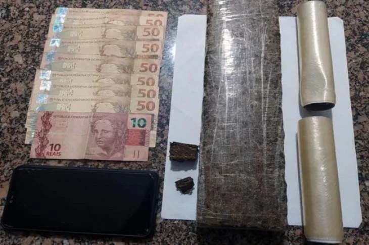 Após encontrar tijolo de maconha em residência, homem é preso por tráfico em Venceslau