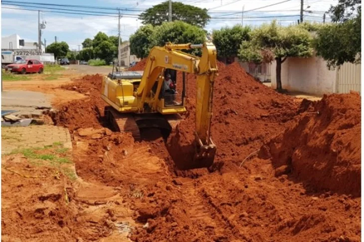 Após forte chuva, Avenida do Estado recebe obras para reparos em galerias