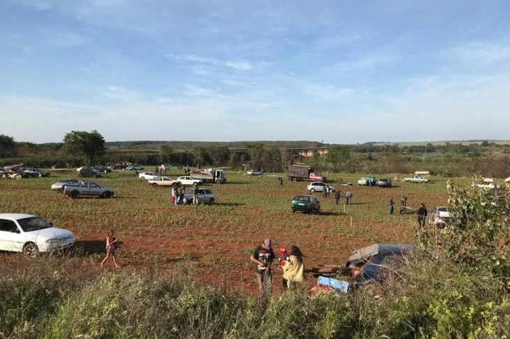 Após reintegração de posse, integrantes da FNL ocupam nova área em Sandovalina