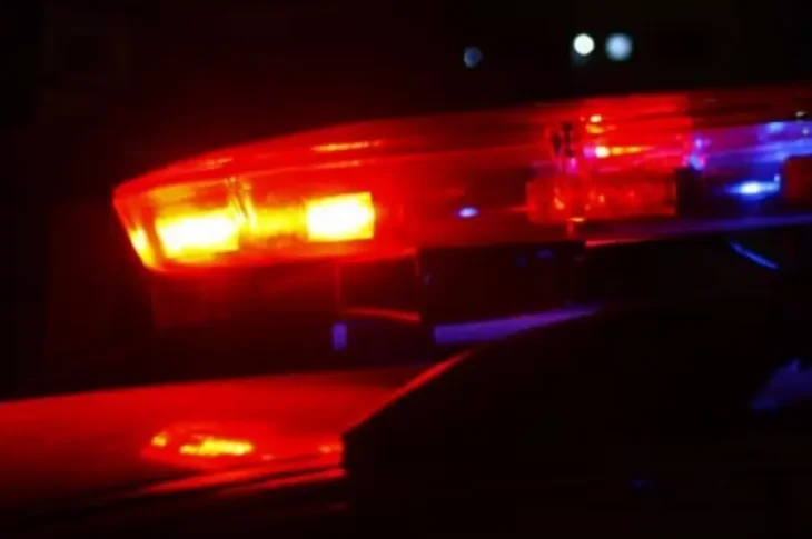 Após ser agredida pelo namorado, mulher coloca fogo em carro e ambos acabam presos pela PM