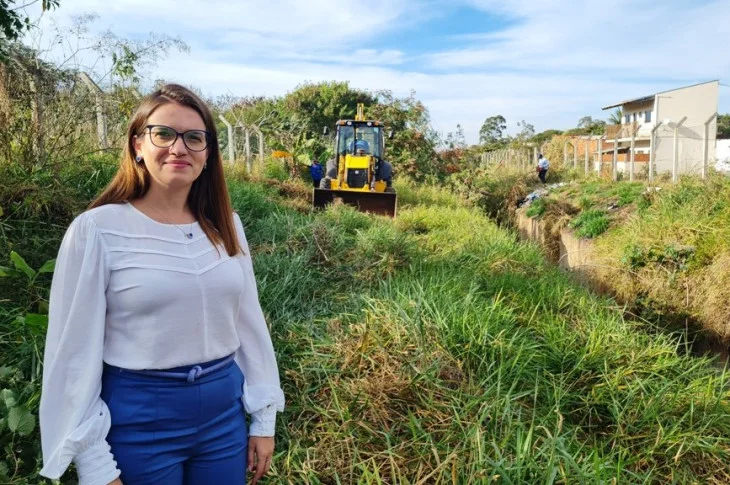 Área de galeria de águas pluviais em três bairros de Presidente Venceslau recebe limpeza da Prefeitura