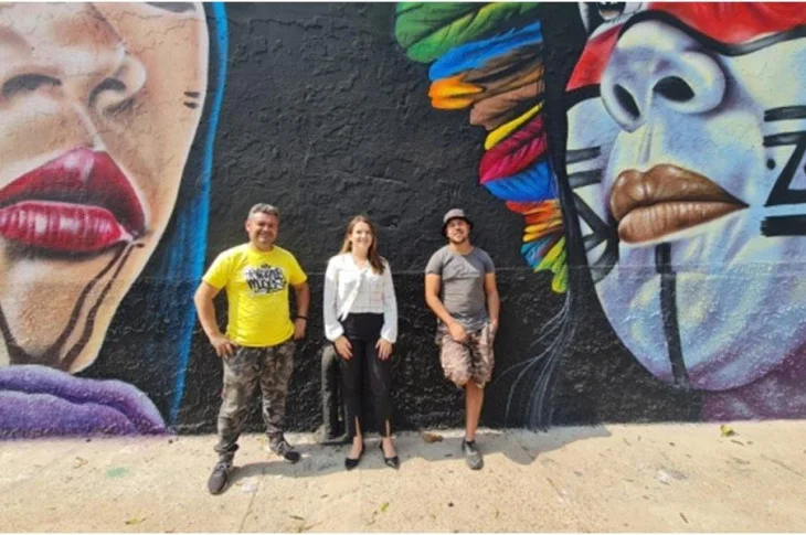 Artistas plásticos pintam muros nas imediações do Pontilhão, no centro de Presidente Venceslau