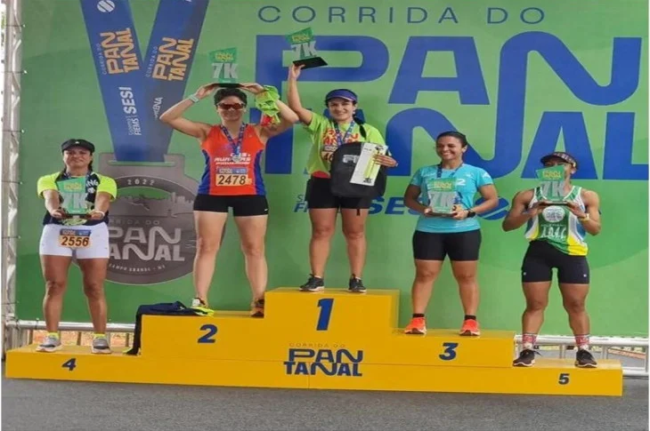 Atleta de Piquerobi fica em 2º lugar no geral feminino, na Corrida do Pantanal em Campo Grande (MS)