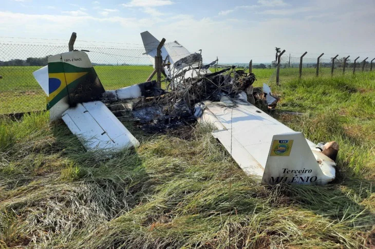 Avião agrícola cai e pega fogo no Aeroporto Estadual de Dracena