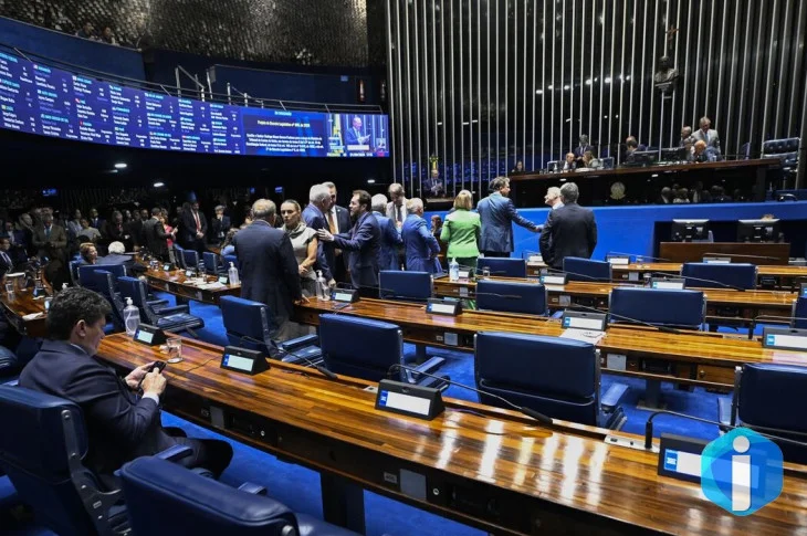 Aziz articula rito especial para levar PEC da escala 6x1 ao plenário
