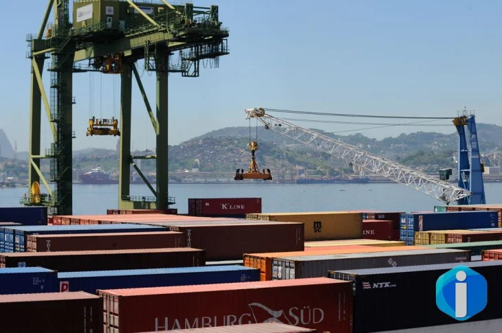 Balança comercial tem superávit de US$ 7,4 bilhões em agosto