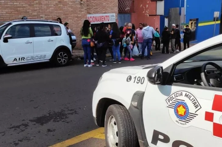 Bandidos invadem e furtam lojas de shopping center em Presidente Prudente