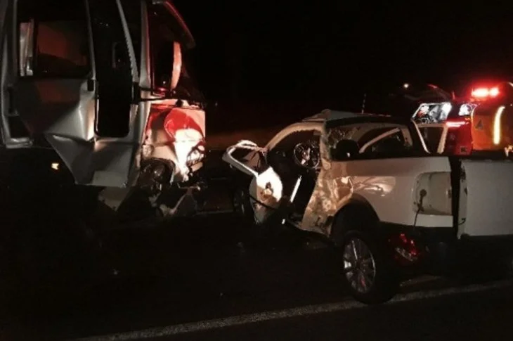 Batida entre caminhão e picape deixa vítima fatal em estrada da região