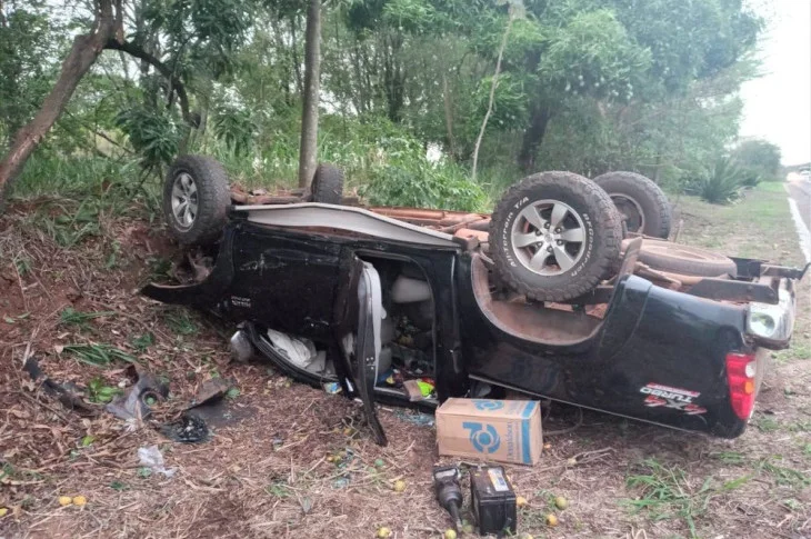 Batida entre carro e caminhonete deixa dois homens feridos na SP-294, em Pacaembu