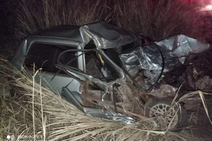 Batida frontal entre carro e caminhão mata idoso de 81 anos em Mirante do Paranapanema