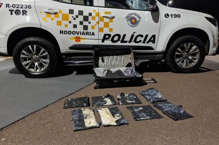 Boliviana é flagrada transportando pasta base de cocaína em ônibus e acaba presa em flagrante em Venceslau