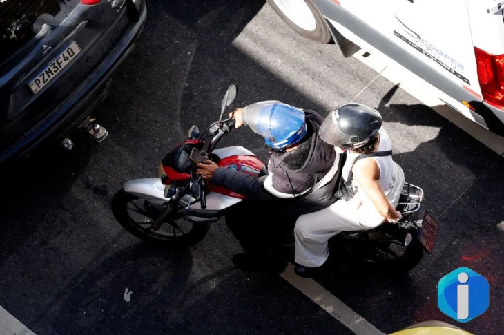 Bombeiros do RJ alertam motociclistas sobre uso dos itens de segurança