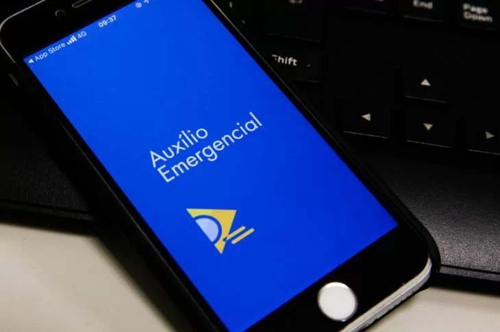 Caixa paga terceira parcela do auxílio para nascidos em março