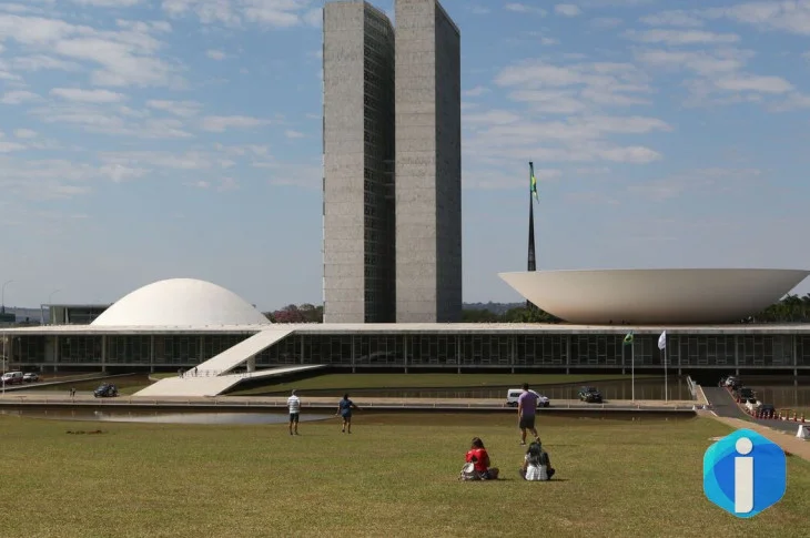 Calendário especial pode acelerar votação da PEC do fim da escala 6x1