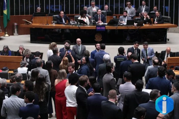 Câmara aprova, em primeiro turno, PEC do fim da escala 6x1