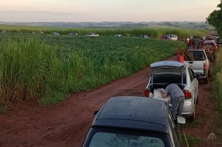 Carnaval Vermelho; Integrantes da Frente Nacional de Luta Campo e Cidade ocupam fazendas do Oeste Paulista