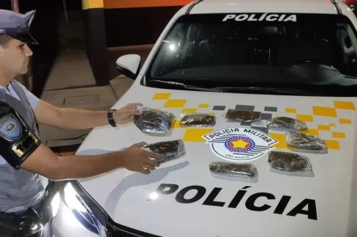 Casal é flagrado com haxixe e acaba preso durante abordagem policial na SP-270, em Presidente Venceslau