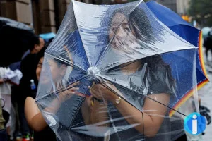 Chuva forte atinge Pequim durante passagem do tufão Dolphin