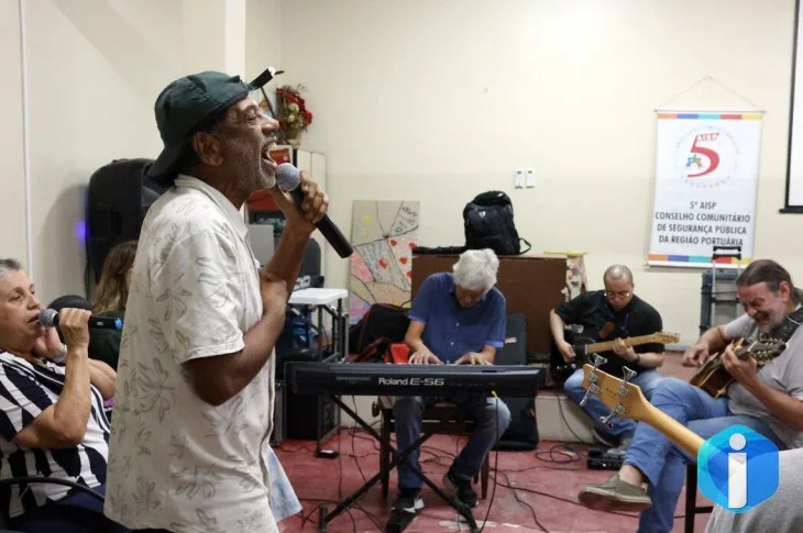 Com 25 anos, grupo musical de pacientes psiquiátricos lança novo álbum