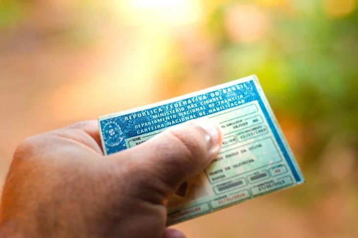 Com CNH vencida, empresário apresenta documento falso em abordagem policial na Rodovia Raposo Tavares