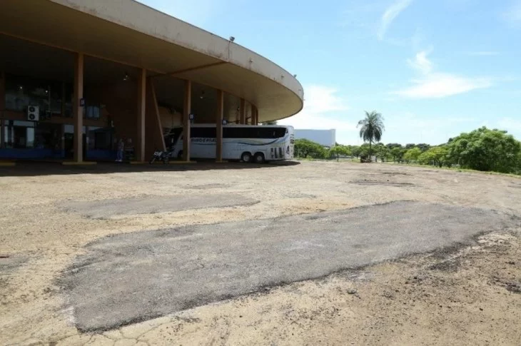Com Covid, rapaz de cidade com grau extremo para doença fura isolamento e é flagrado em ônibus de viagem