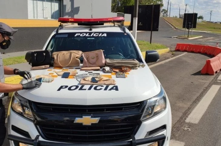 Com ‘golpe do bilhete premiado’, estelionatários dão prejuízo de R$ 5 mil a idosa, mas acabam presos no caminho de volta ao Paraná