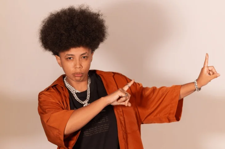 Com repertório que exalta a cultura hip hop e celebra a arte de cantoras negras, a rapper “Alliblack” realiza show em instantes, no Sesc Thermas Prudente; Gratuito!